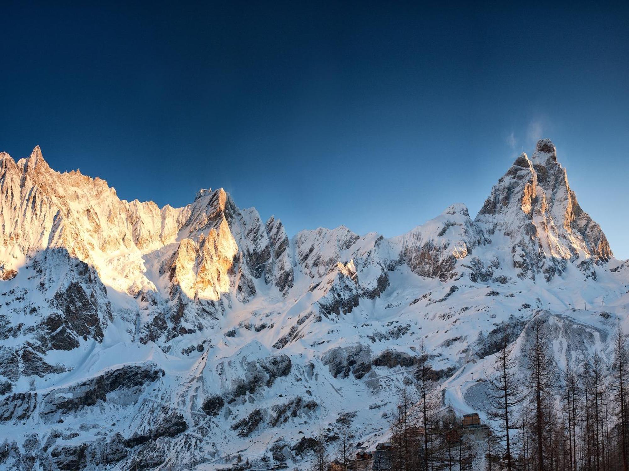 Contemporary Apartment In Breuil Cervinia Near Ski Area エクステリア 写真