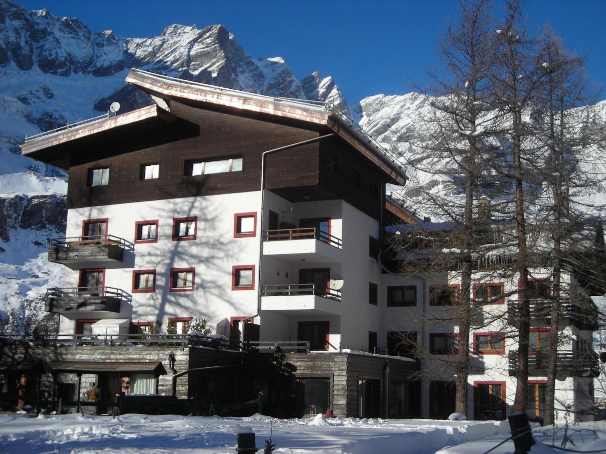 Contemporary Apartment In Breuil Cervinia Near Ski Area エクステリア 写真