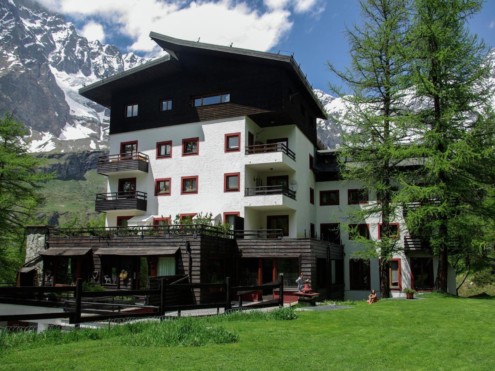 Contemporary Apartment In Breuil Cervinia Near Ski Area エクステリア 写真