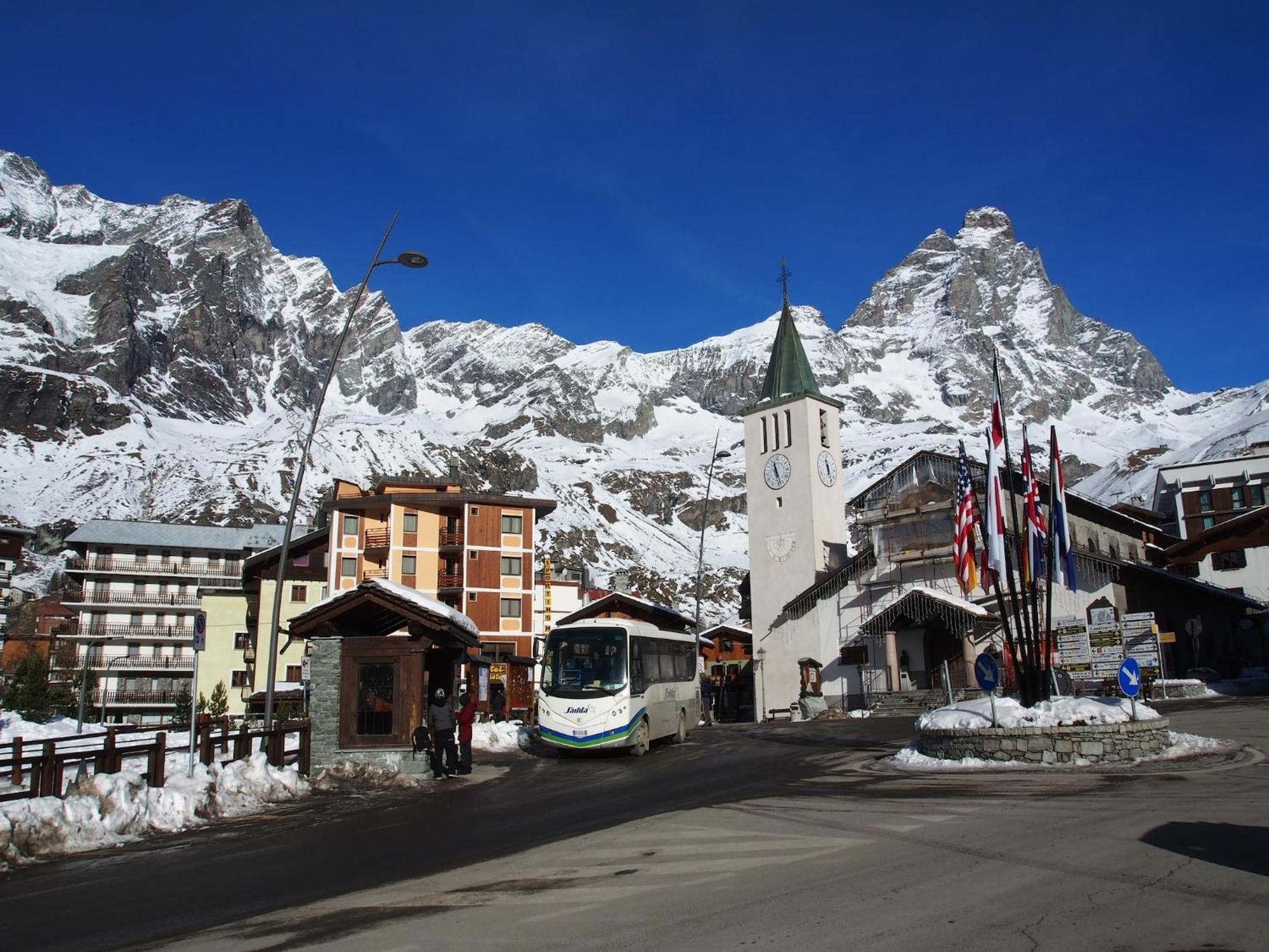 Contemporary Apartment In Breuil Cervinia Near Ski Area エクステリア 写真